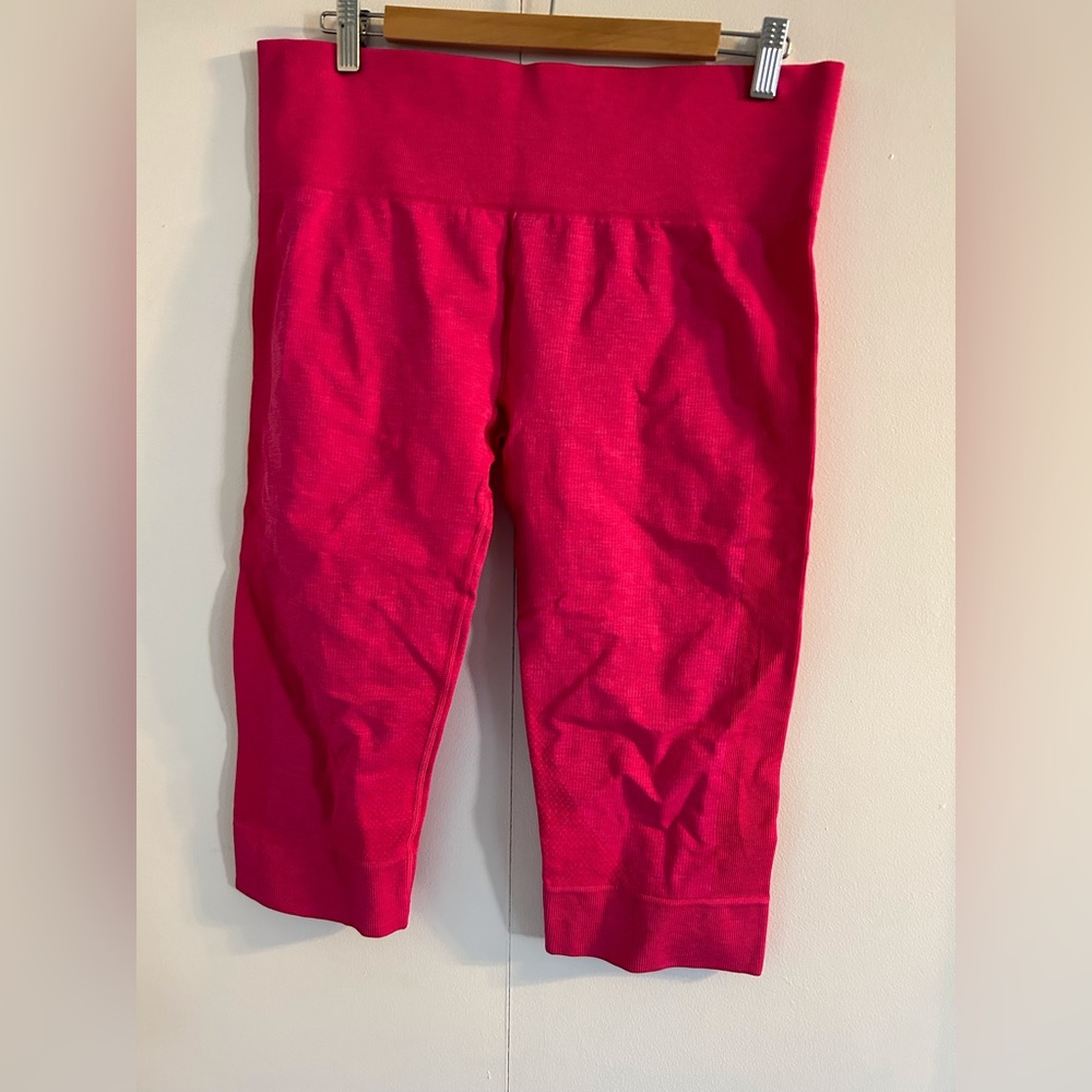 Lululemon pink workout crop size 12